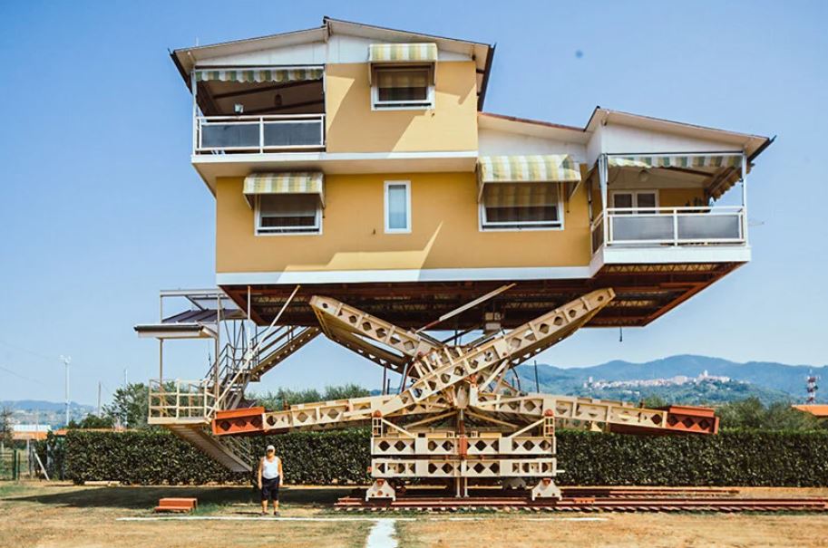 A “casa voadora” que se move em função do Sol