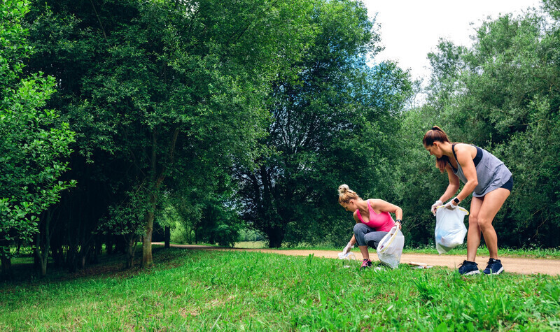 Já praticou plogging, a corrida contra o lixo?