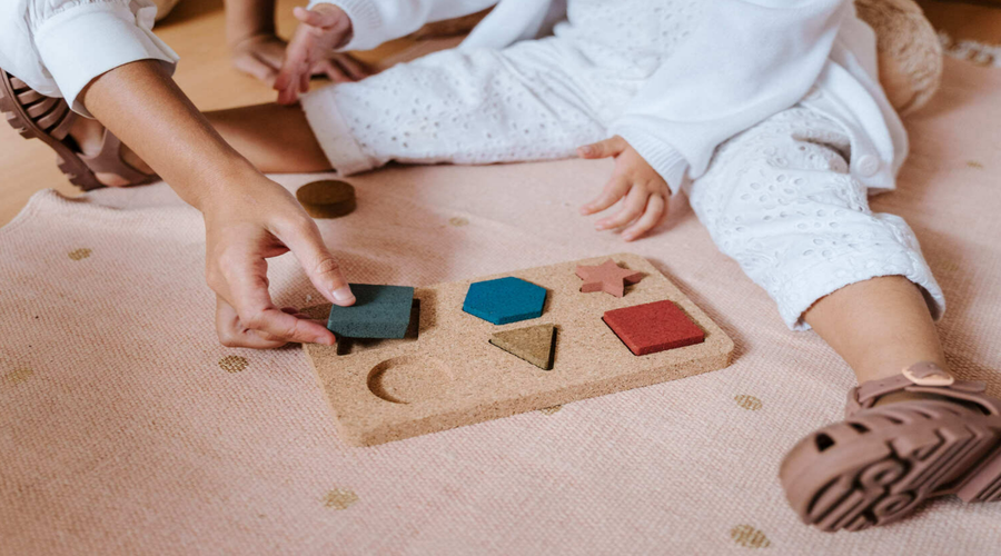 Este brinquedo é português, sustentável e feito de cortiça natural