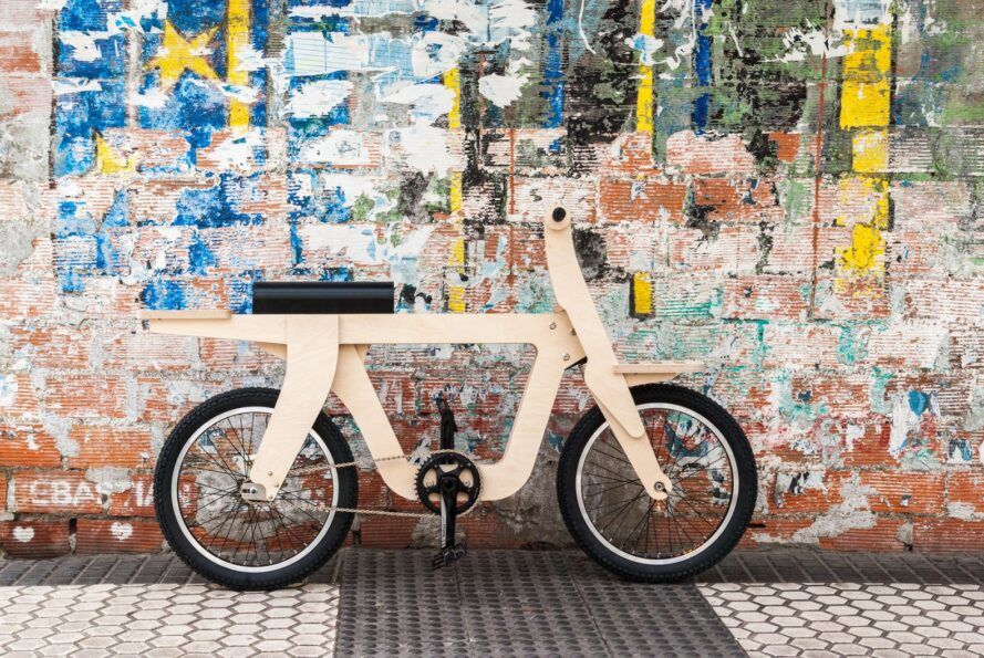 Leia atentamente as instruções para construir a sua própria bicicleta