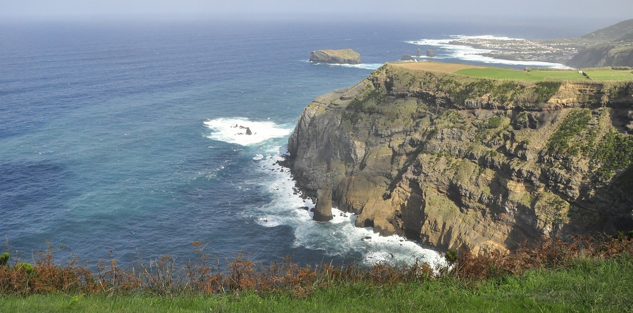 Governo dos Açores contra cobrança de ecotaxa a turistas de navios  cruzeiros —