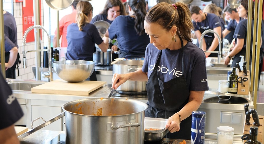 AbbVie apoia REFOOD e associação Plantar Uma Árvore em ação de voluntariado