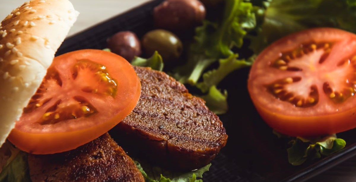Carne de origem vegetal ainda enfrenta desconfiança dos consumidores